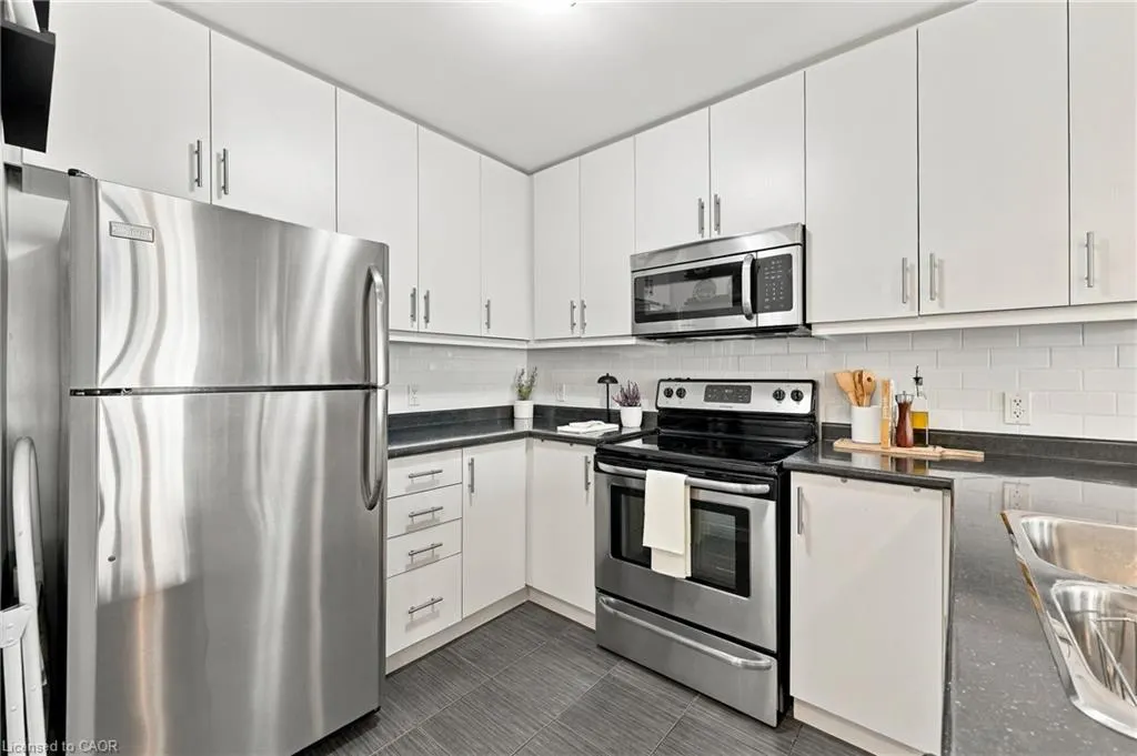 4 Waterview Drive