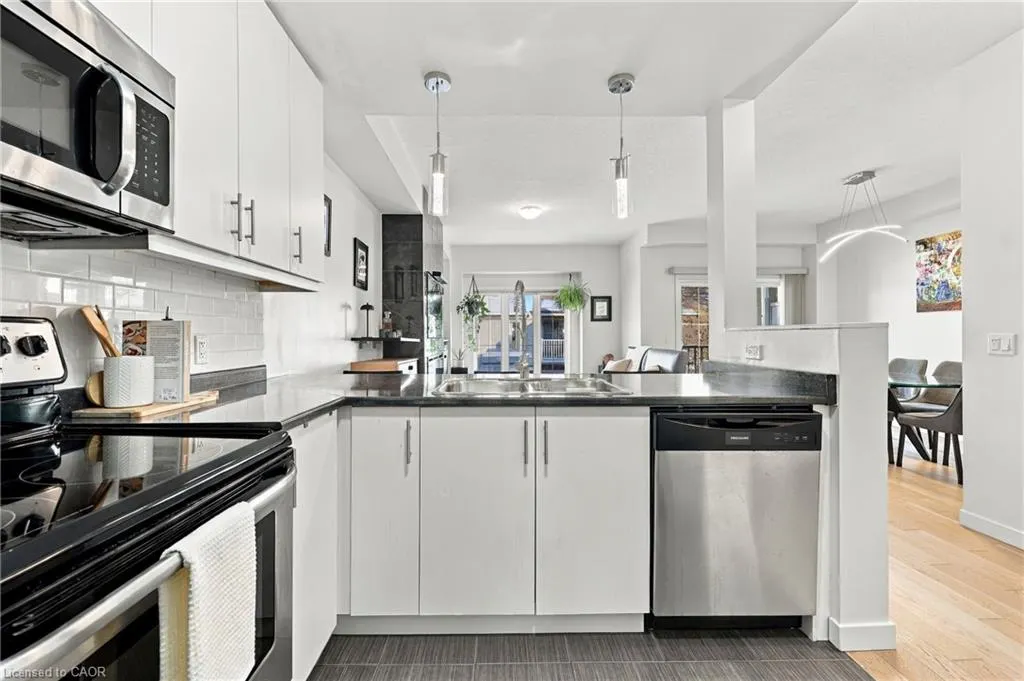 4 Waterview Drive
