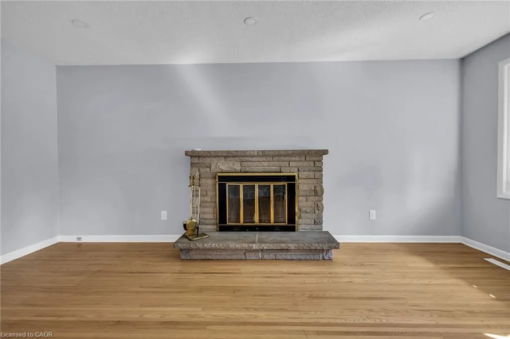 27 Toulon Crescent