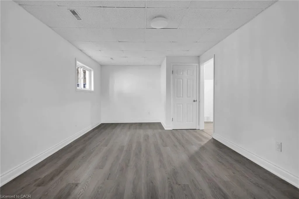 27 Toulon Crescent