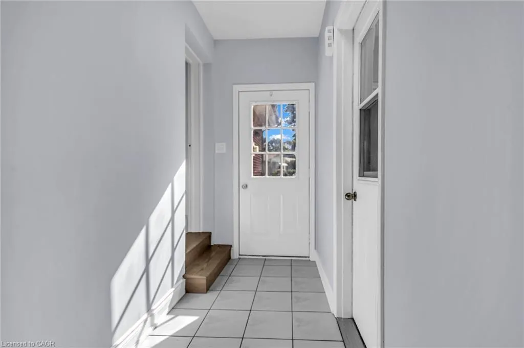 27 Toulon Crescent