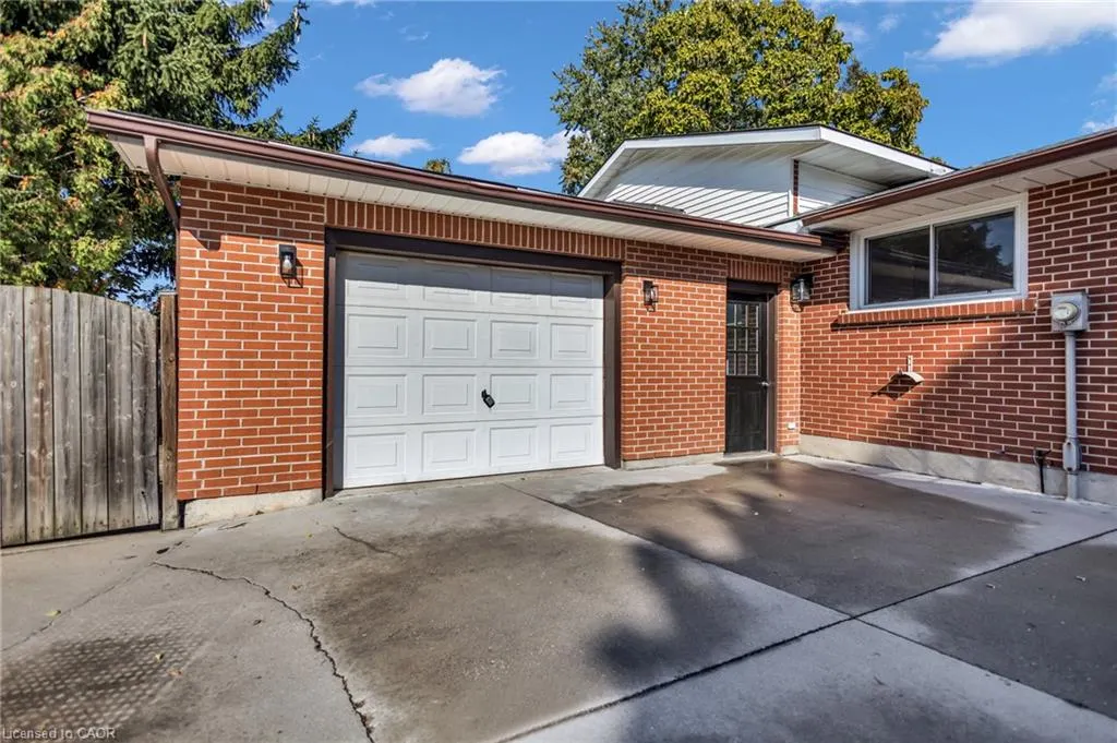 27 Toulon Crescent