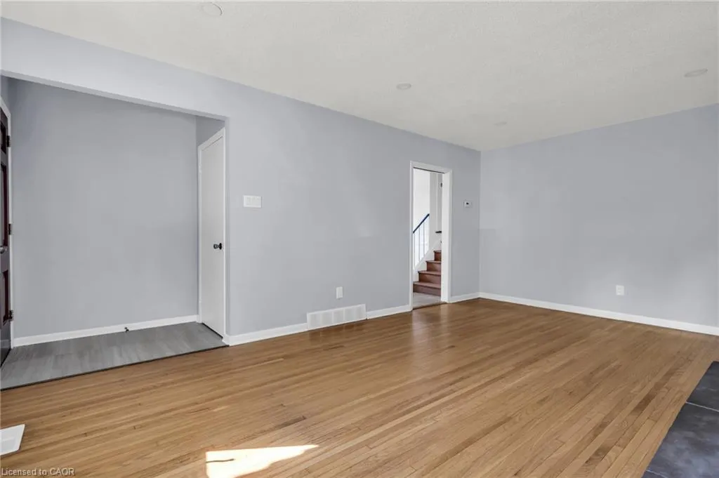 27 Toulon Crescent