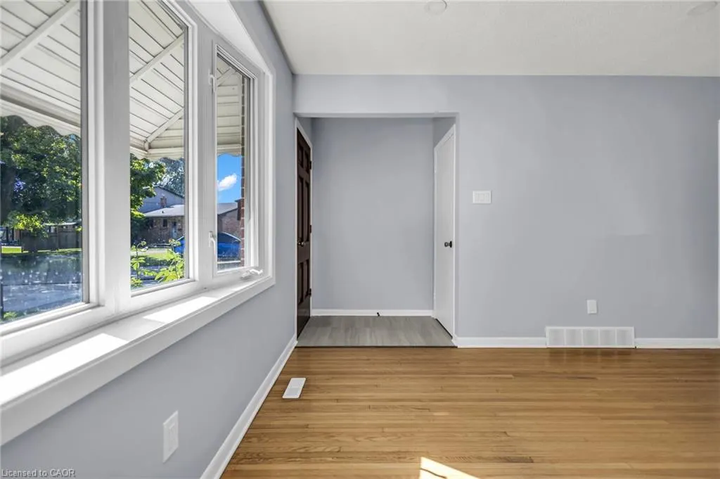 27 Toulon Crescent