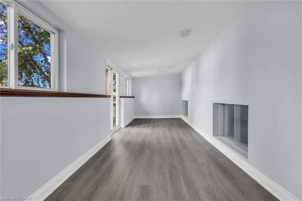 27 Toulon Crescent
