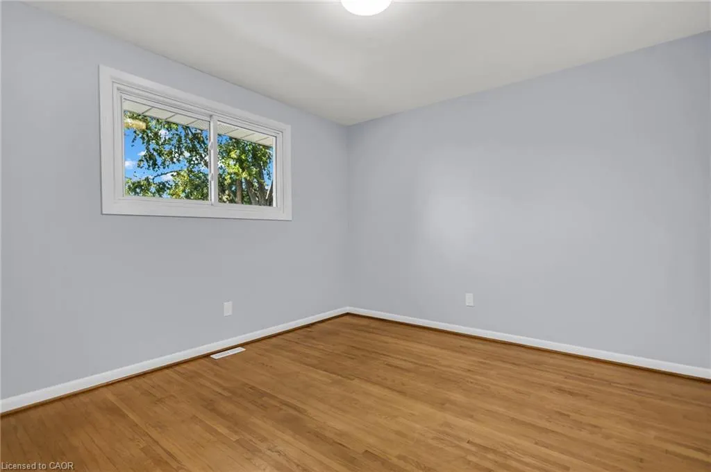 27 Toulon Crescent
