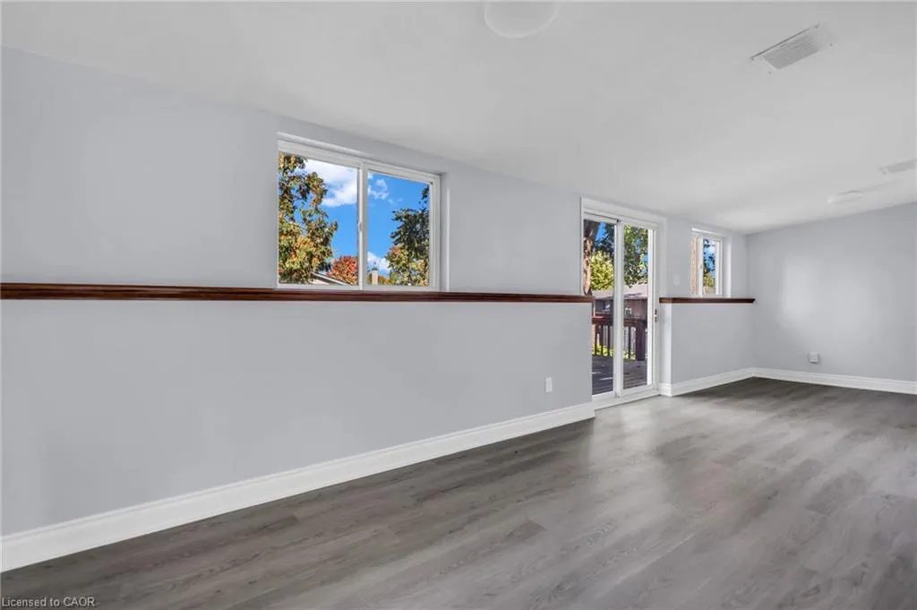 27 Toulon Crescent