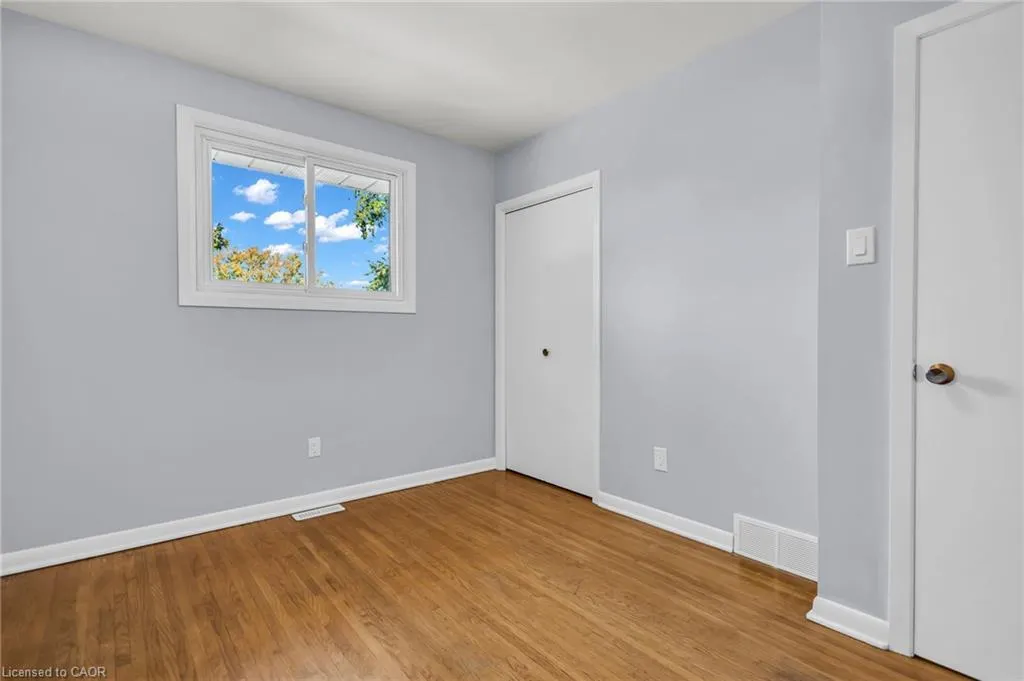 27 Toulon Crescent