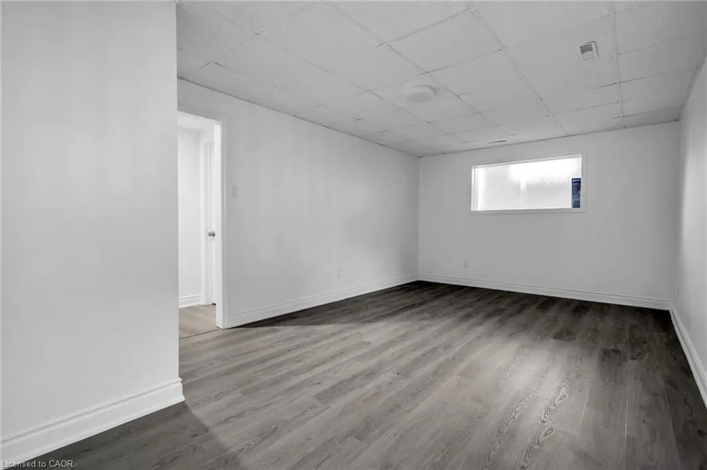 27 Toulon Crescent