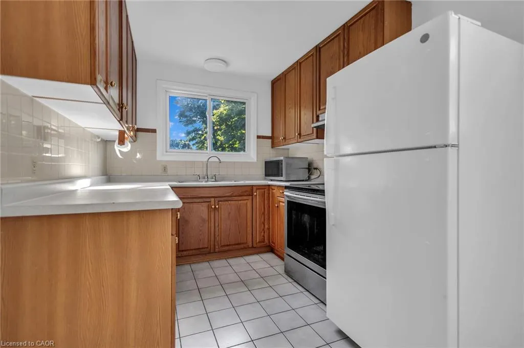 27 Toulon Crescent