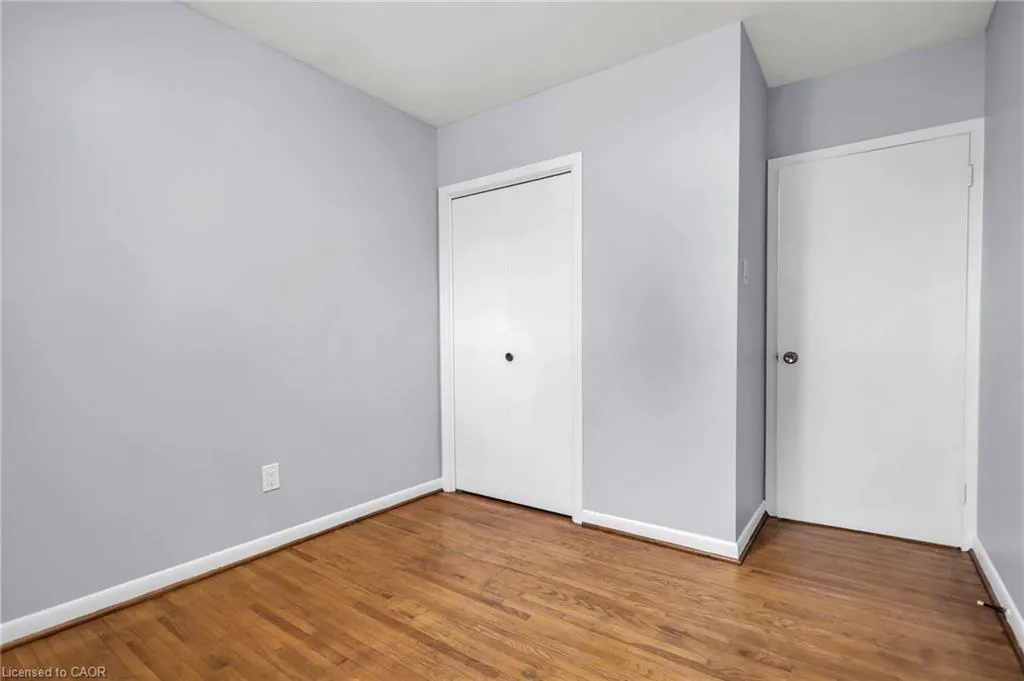 27 Toulon Crescent