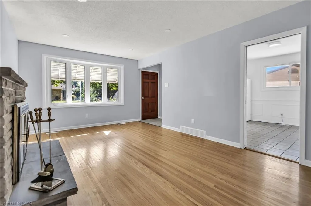 27 Toulon Crescent