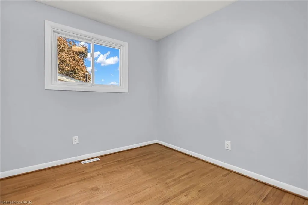 27 Toulon Crescent