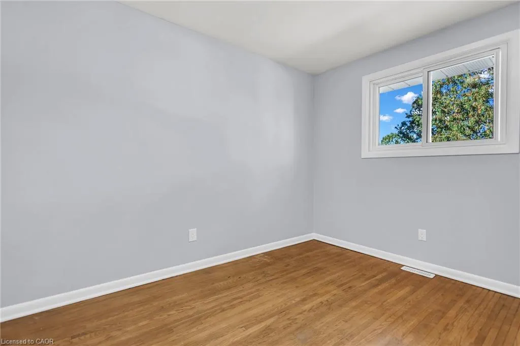 27 Toulon Crescent