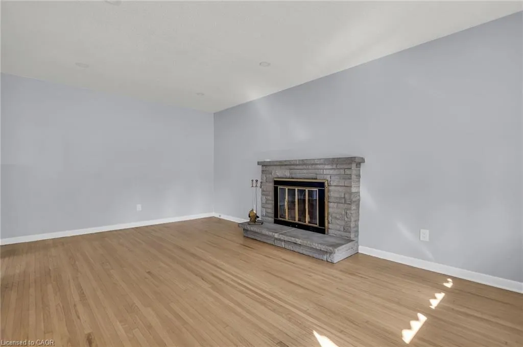 27 Toulon Crescent