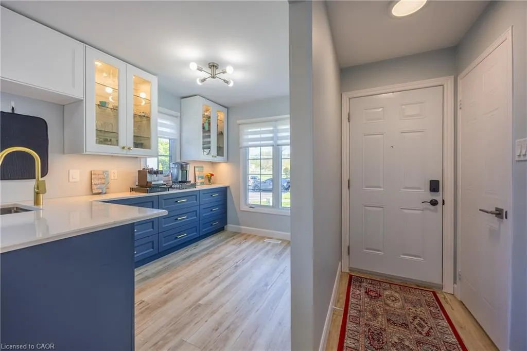 14 New Lakeshore Road #17