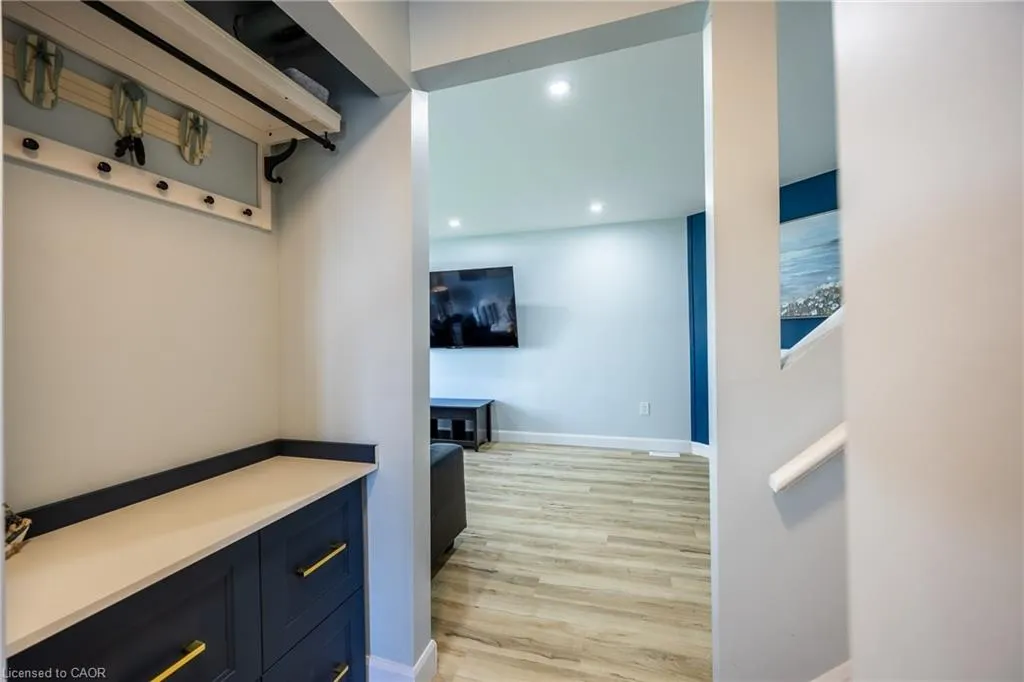 14 New Lakeshore Road #17