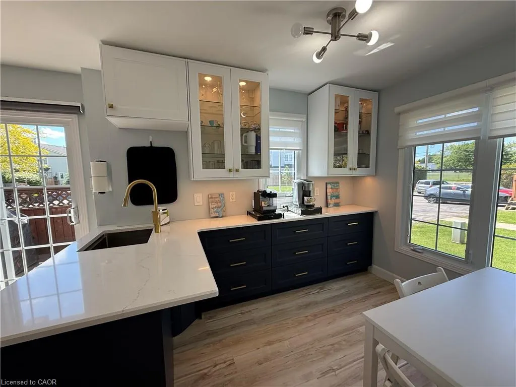14 New Lakeshore Road #17