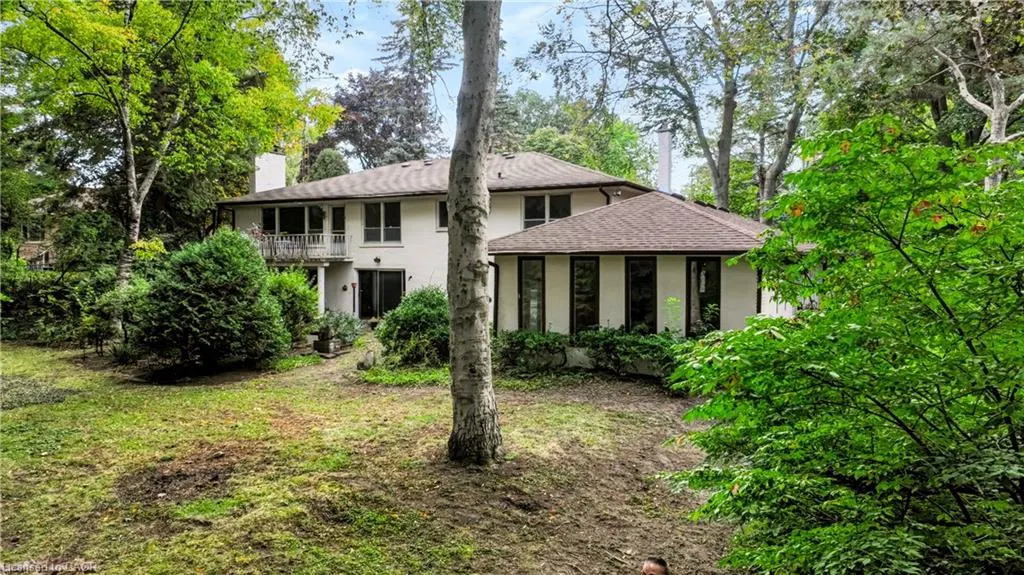 2086 Glenforest Crescent