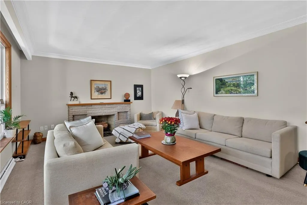 2086 Glenforest Crescent