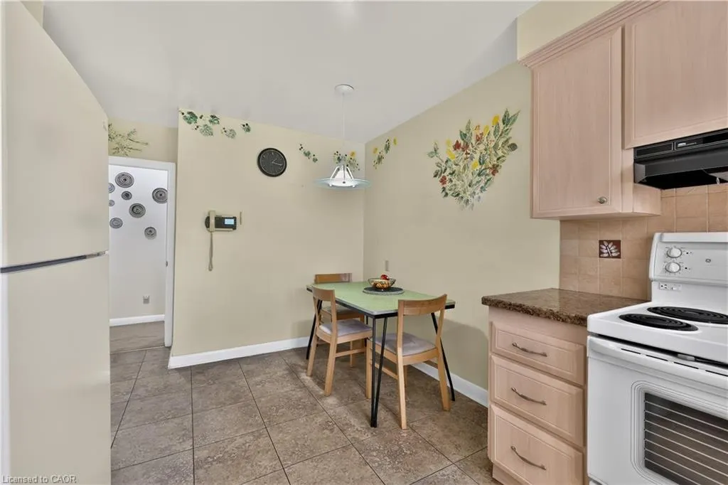 2086 Glenforest Crescent