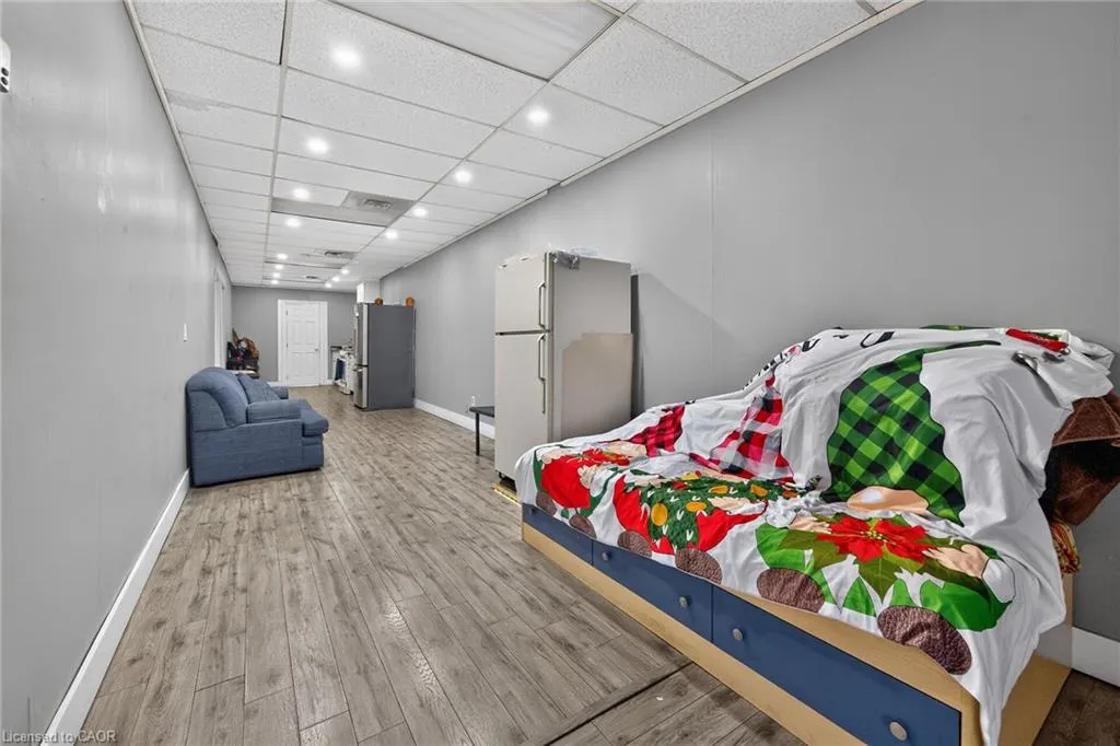 1292 Barton Street E