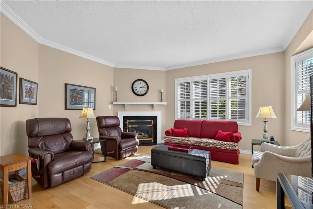 258 Silverbirch Boulevard