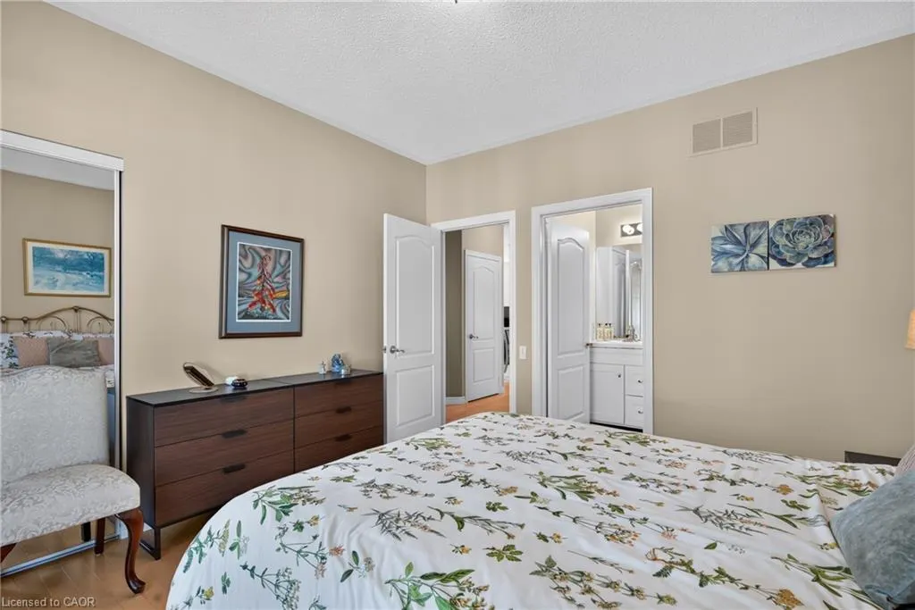 258 Silverbirch Boulevard