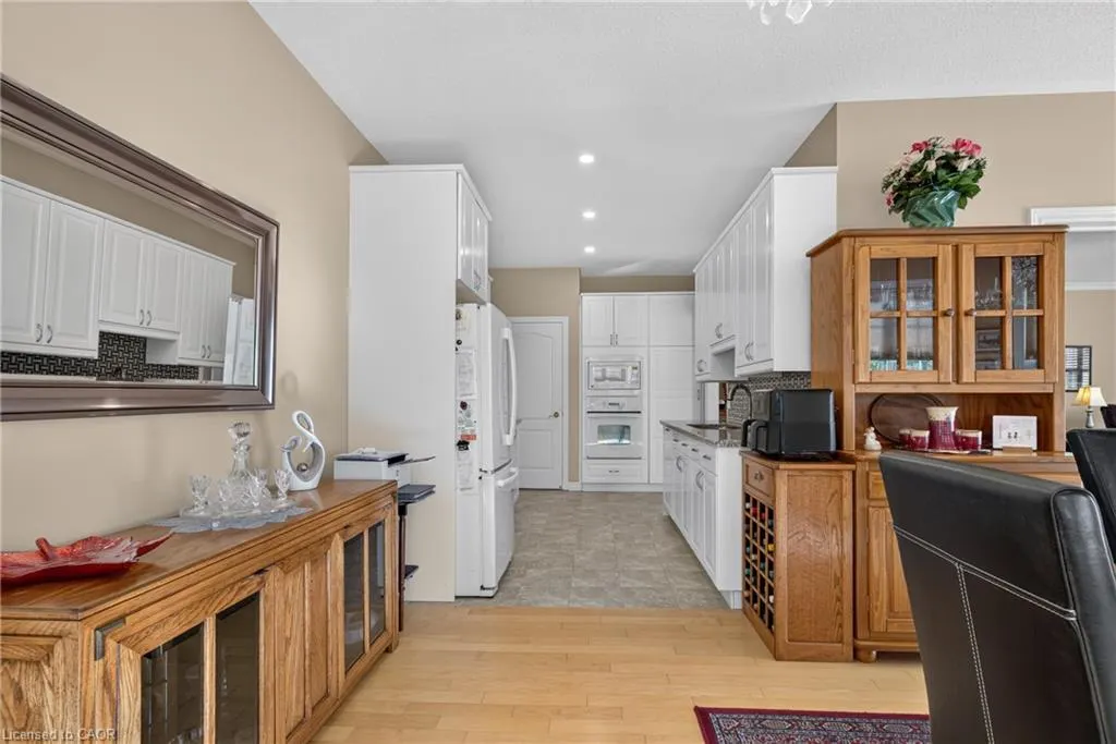 258 Silverbirch Boulevard