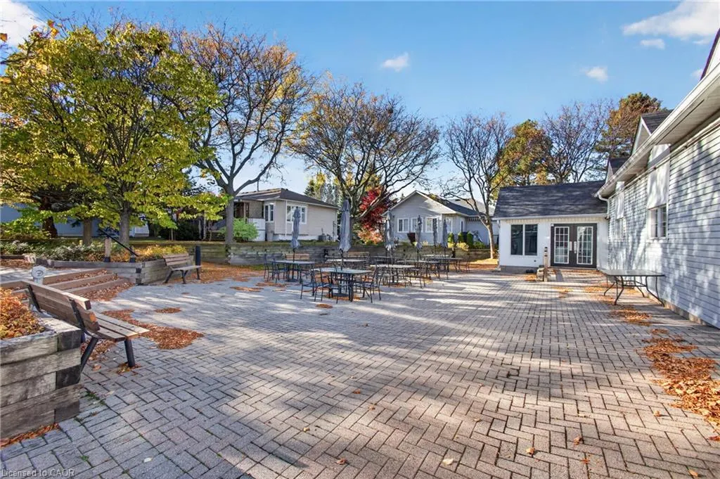 258 Silverbirch Boulevard