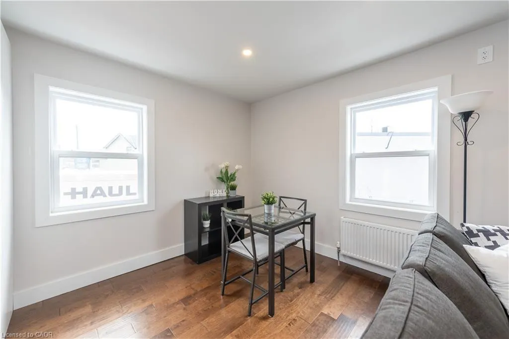 35 Niagara Street #7