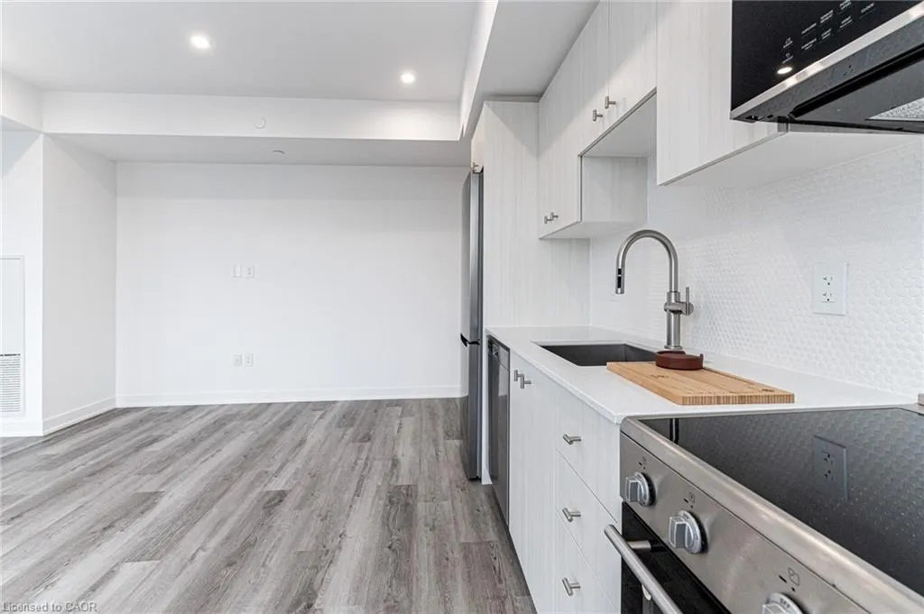 5 Wellington Street S #502