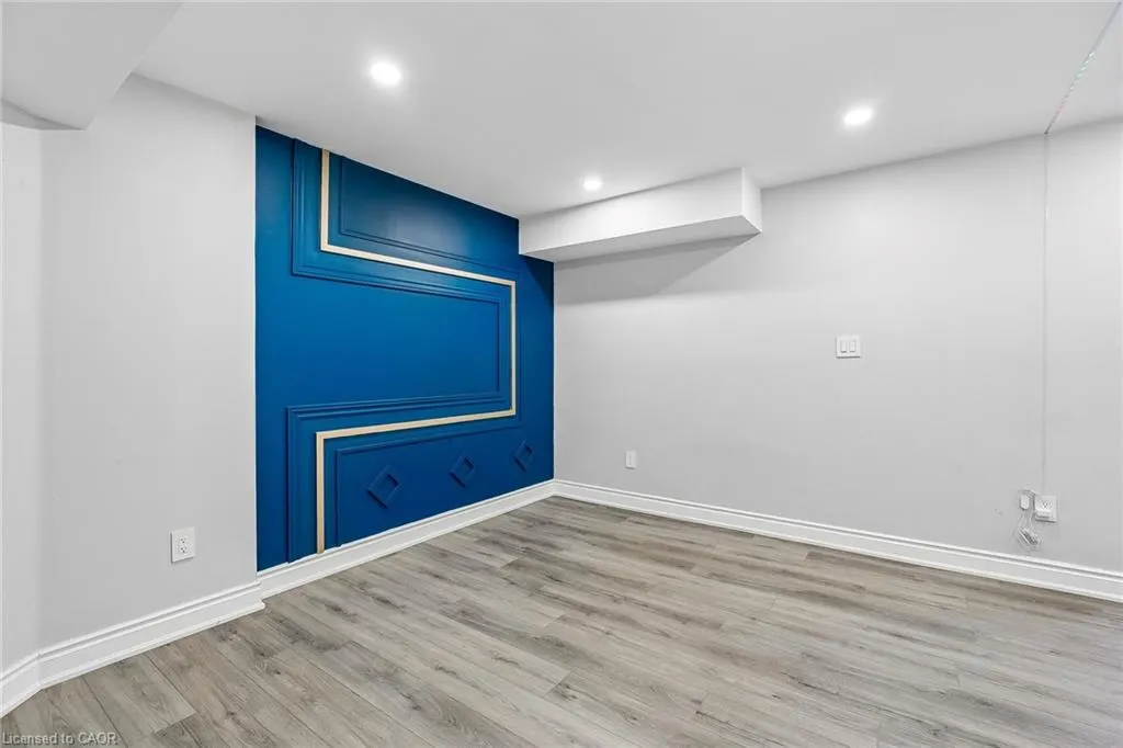 16 Alexandra Drive
