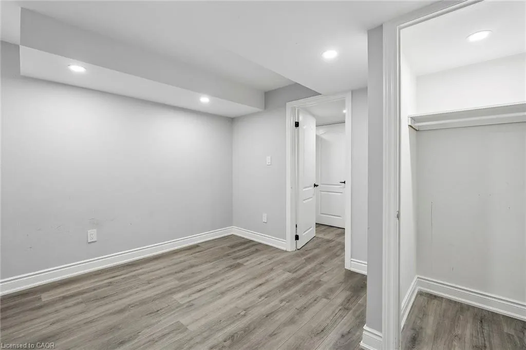 16 Alexandra Drive