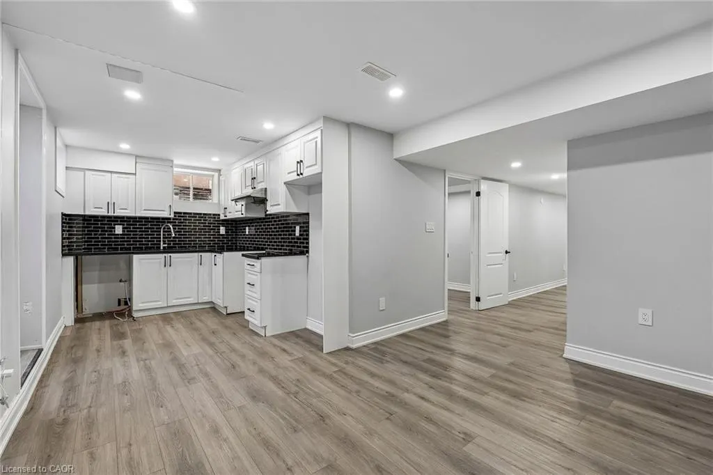 16 Alexandra Drive