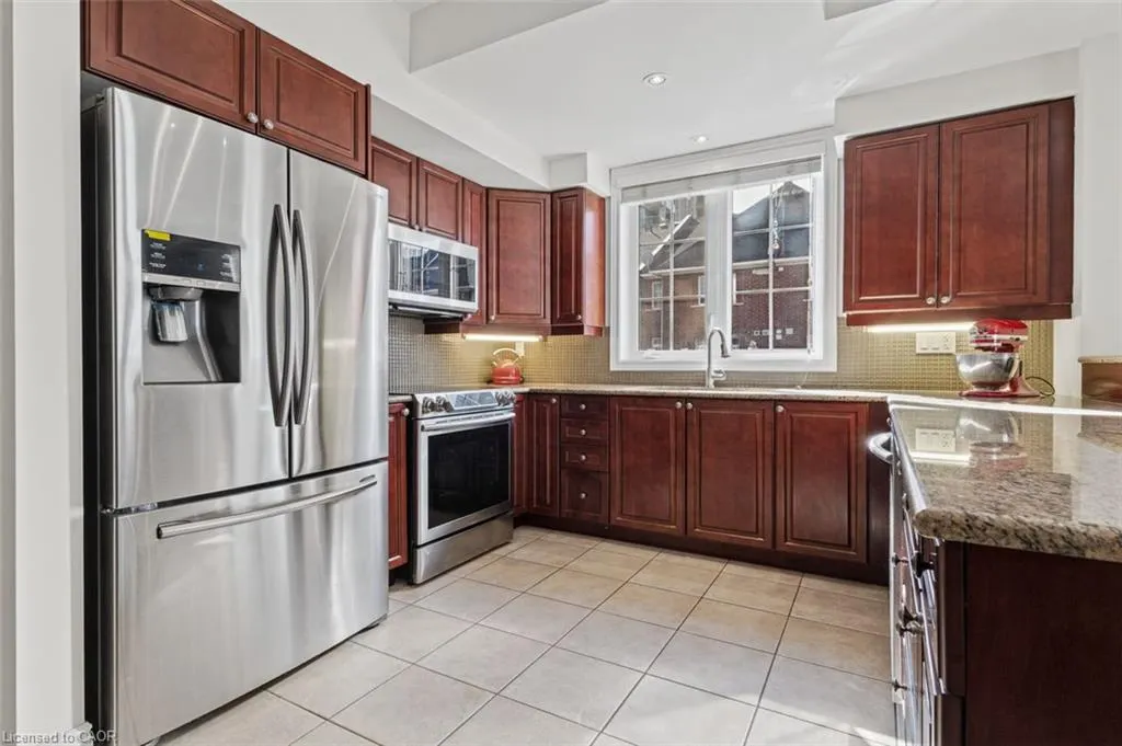 2090 Bates Common
