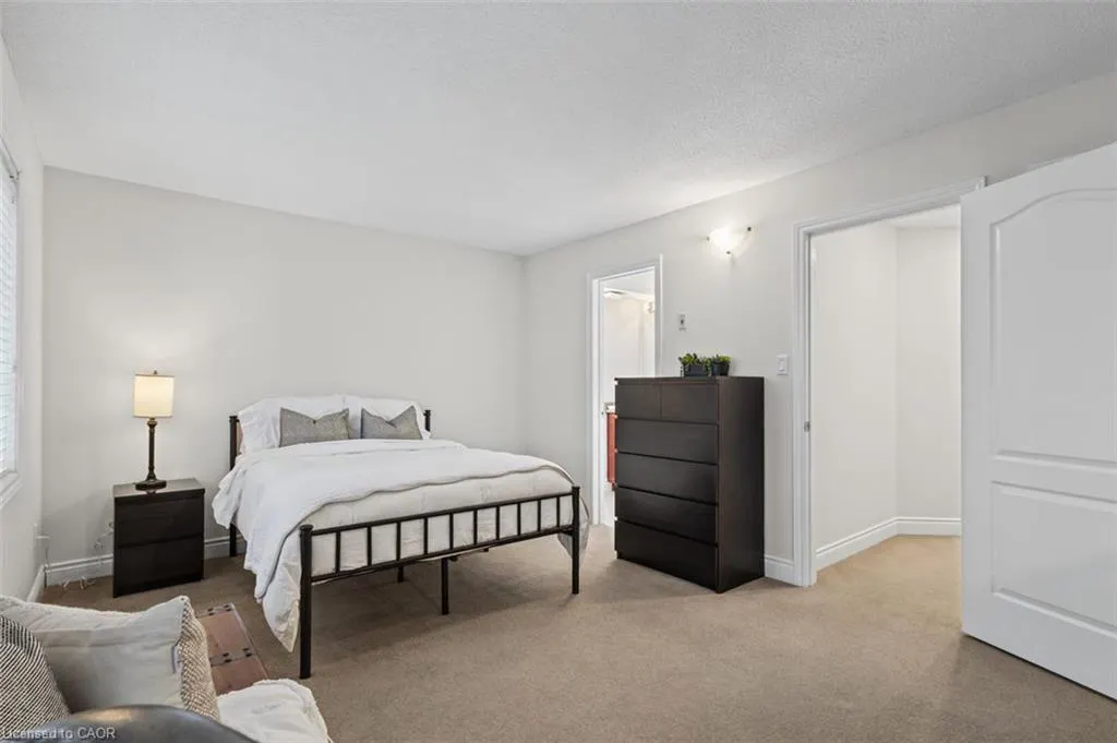 2090 Bates Common