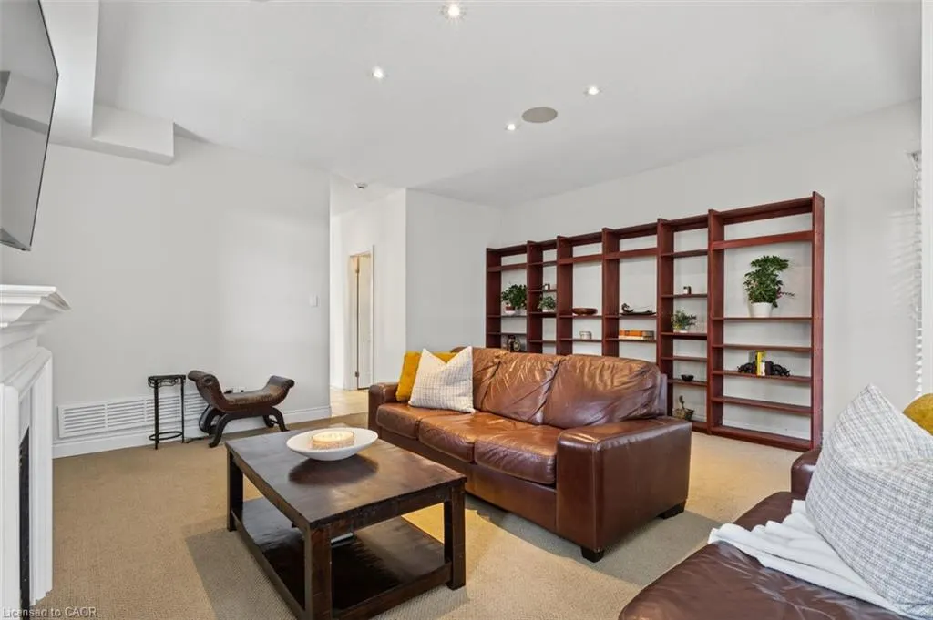2090 Bates Common