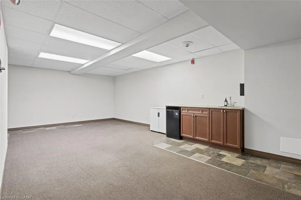 2090 Bates Common