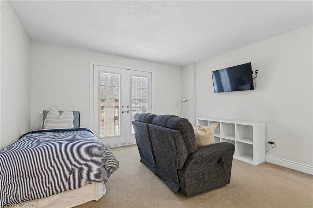 2090 Bates Common