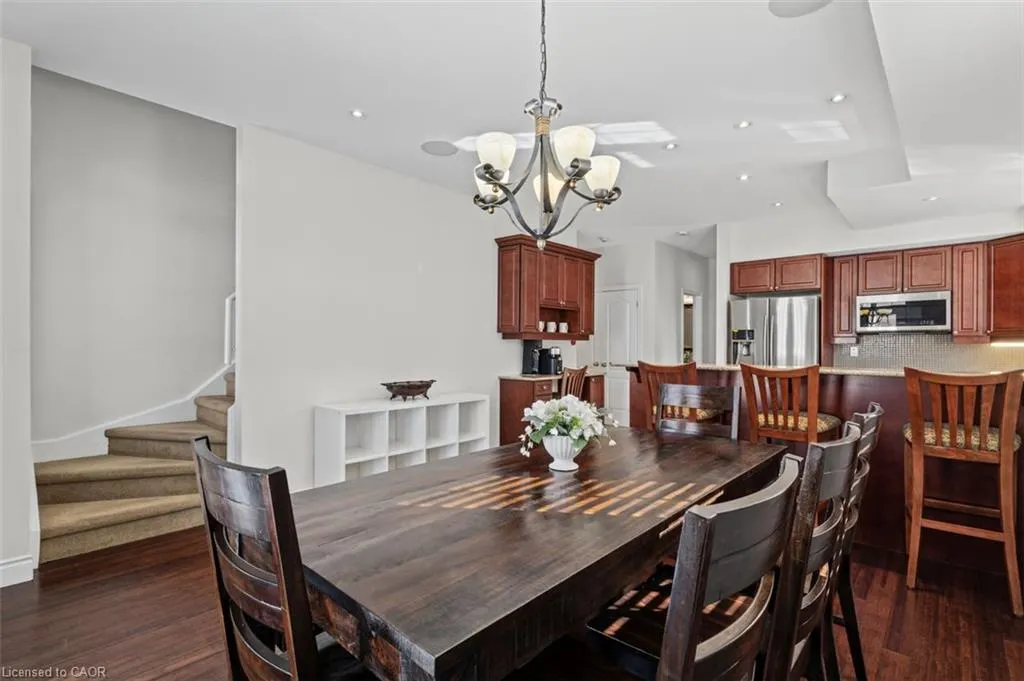 2090 Bates Common