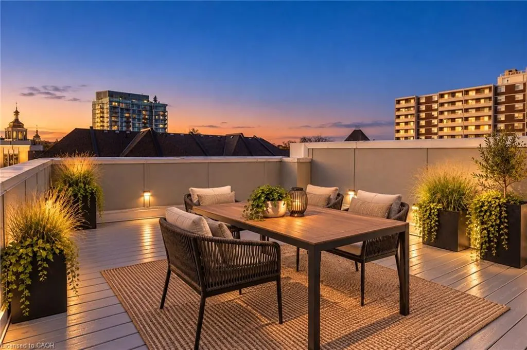 2090 Bates Common