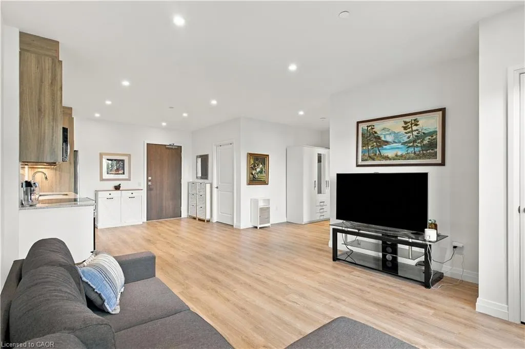 525 New Dundee Road #208
