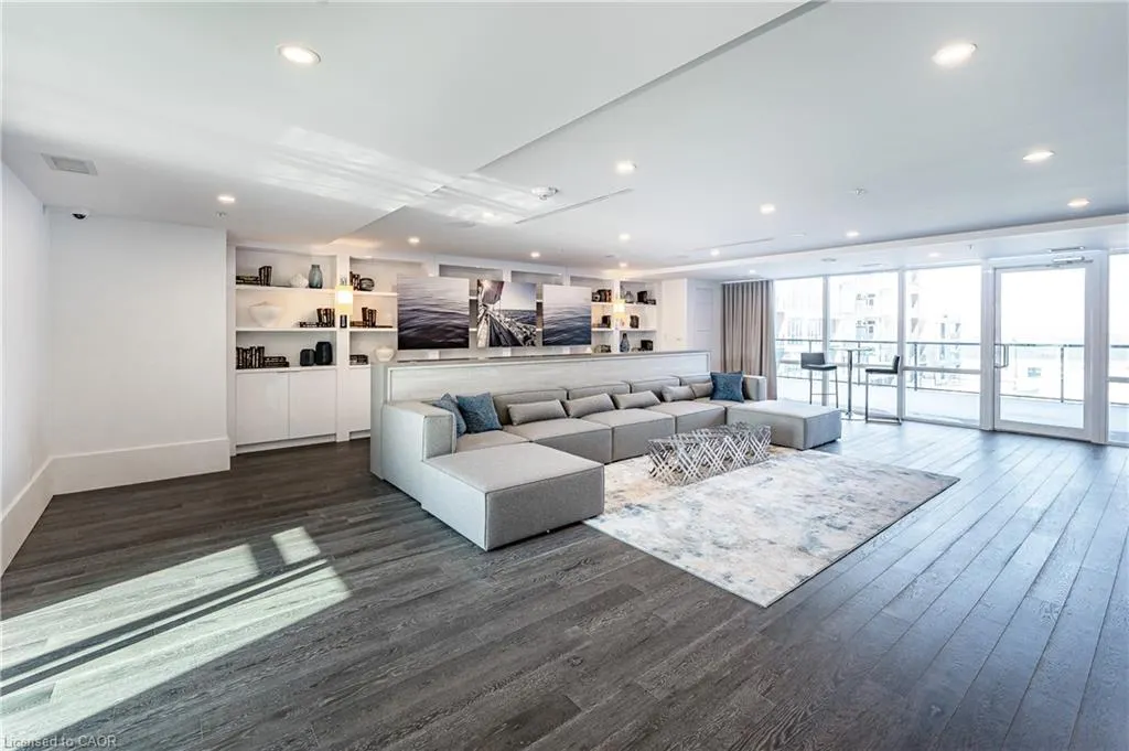 16 Concord Place #807