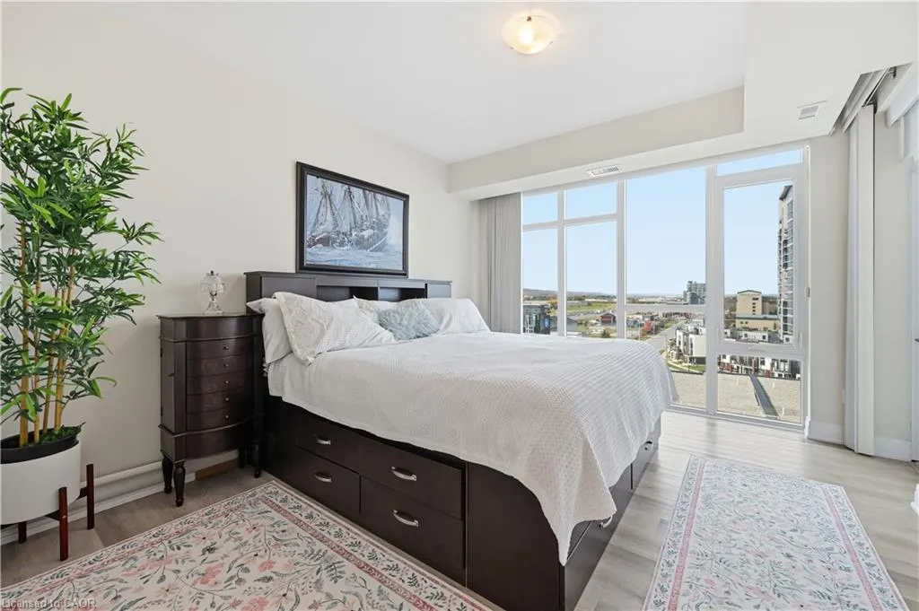 16 Concord Place #807
