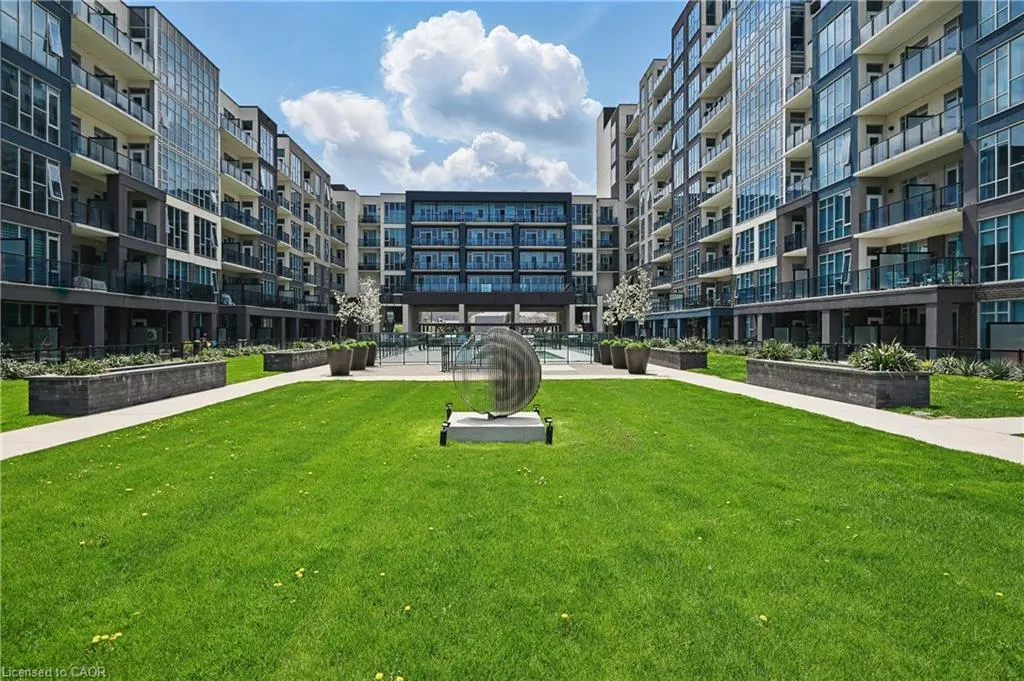 16 Concord Place #807