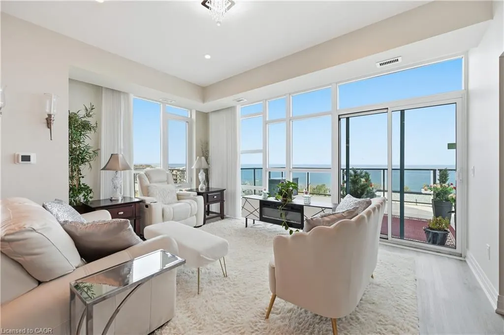 16 Concord Place #807