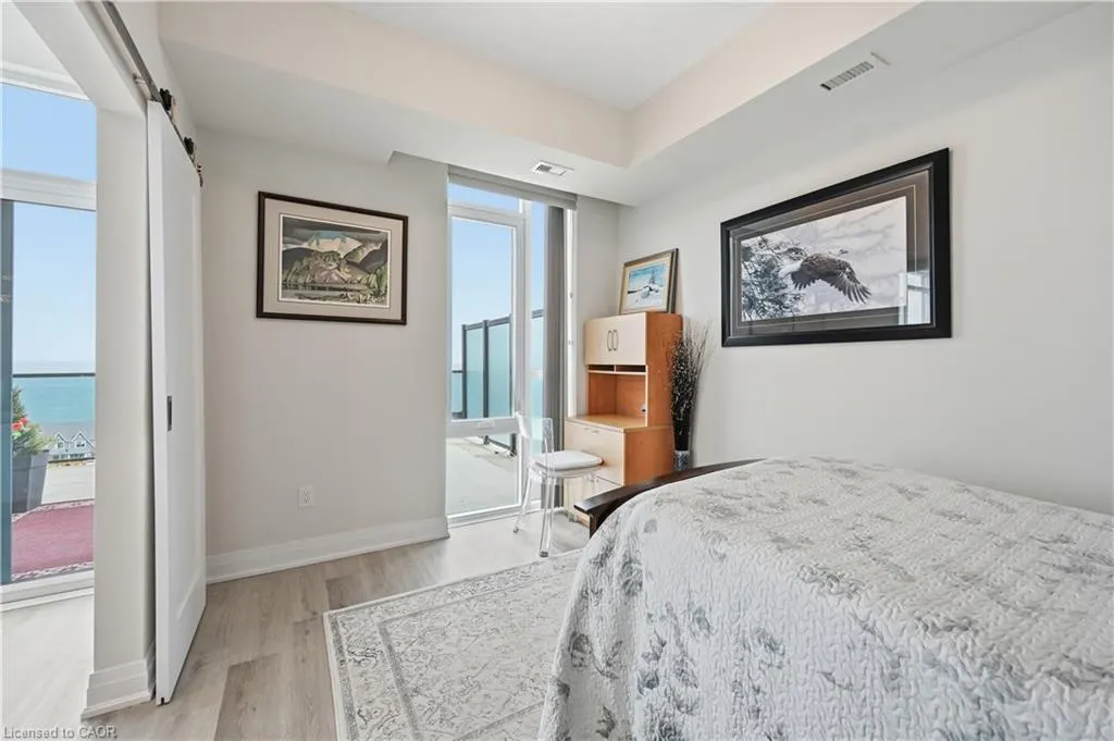 16 Concord Place #807