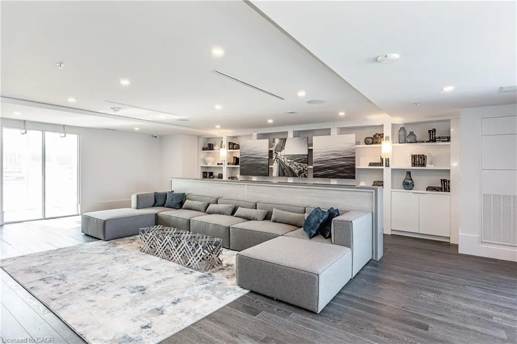 16 Concord Place #807