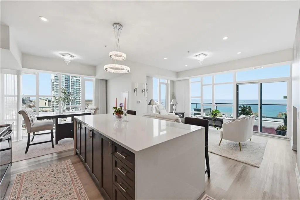 16 Concord Place #807